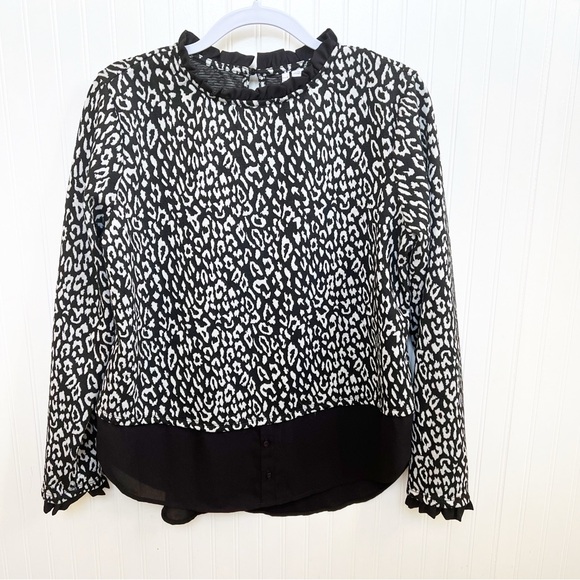 Elle Sweaters - ELLE Black & White Animal Print Layered Look Twofer Sweater Women’s Size Large